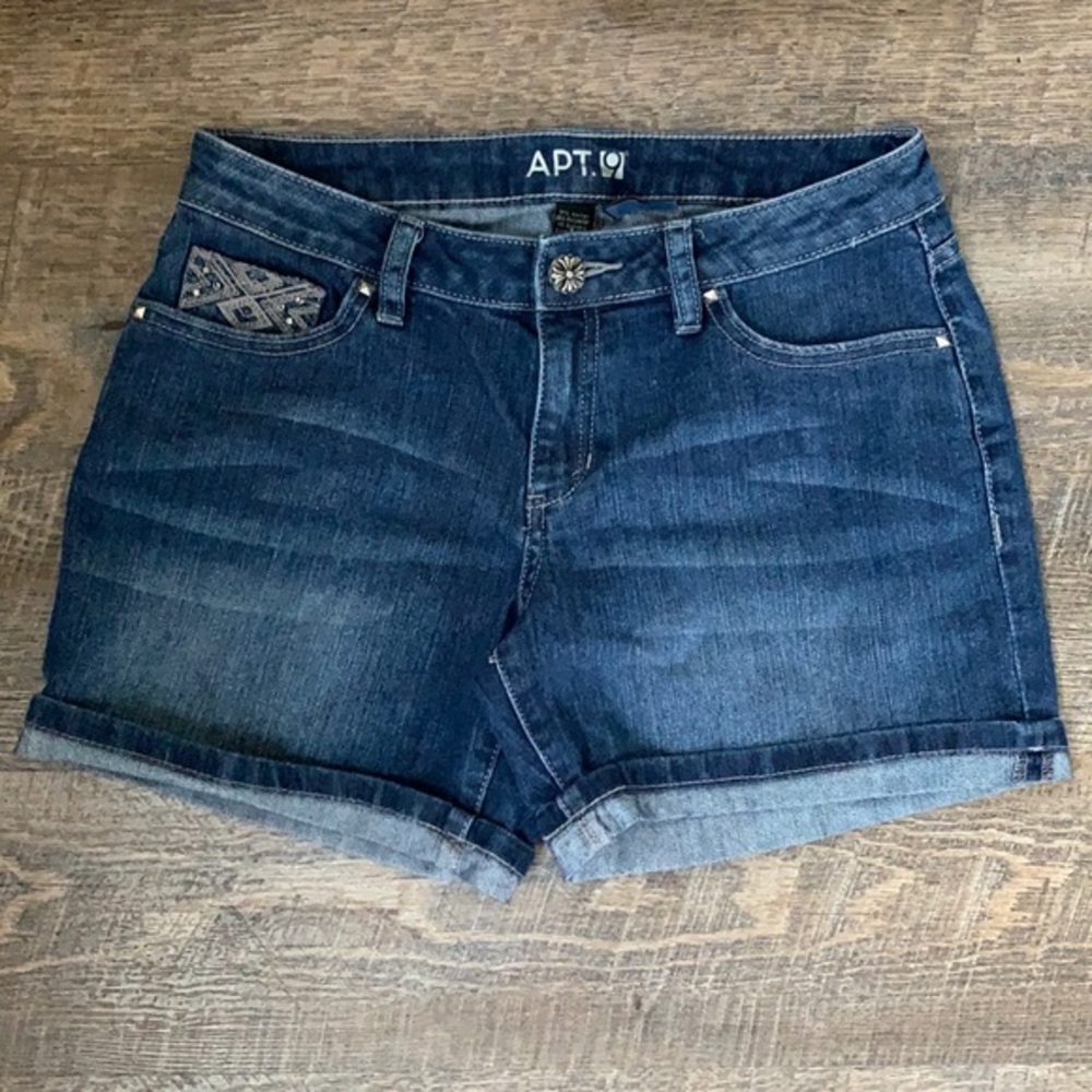 Apt 9 Shorts size 2 Pre owned